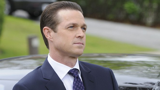 Suits - Discovery - Photos