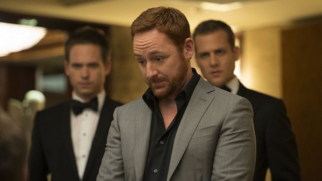 Suits - All In - Photos - Scott Grimes