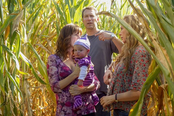 United States of Tara - Season 3 - Chicken 'n' Corn - Photos - Rosemarie DeWitt, John Corbett, Toni Collette