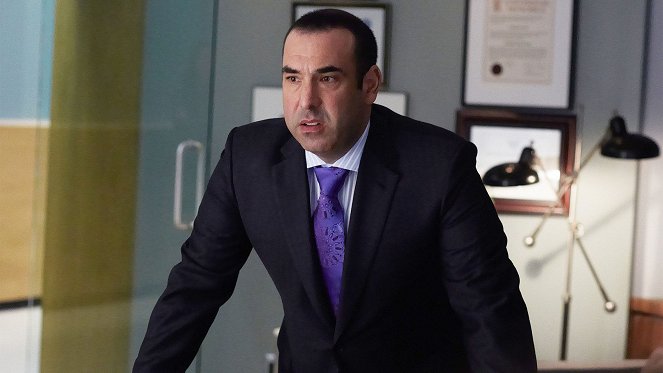 Suits - Blind-Sided - Photos - Rick Hoffman
