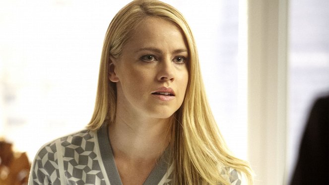 Suits - Unfinished Business - Photos - Amanda Schull