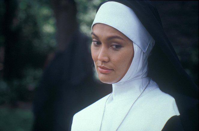 Relic Hunter - Season 1 - The Headless Nun - Photos - Tia Carrere