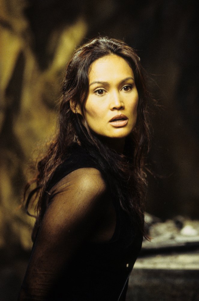 Relic Hunter - Women Want to Know - Photos - Tia Carrere