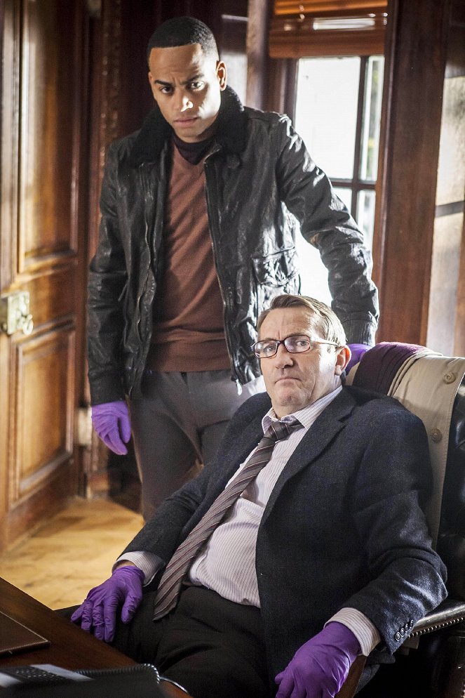 Law & Order: UK - Safe from Harm - Photos - Ben Bailey Smith, Bradley Walsh