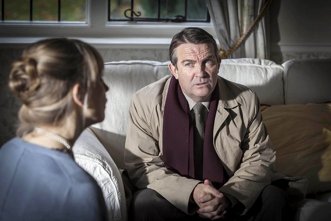 Law & Order: UK - Safe from Harm - Photos - Bradley Walsh