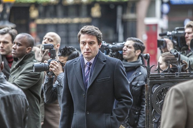 Law & Order: UK - Season 8 - I Predict a Riot - Photos - Dominic Rowan