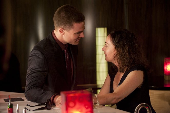 Hung - Season 3 - Take the Cake or Are You Packing? - Photos - Stephen Amell, Jane Adams