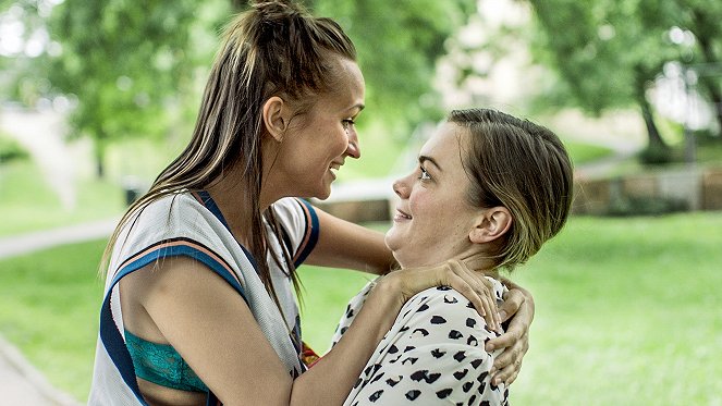 Nuoret ja lupaavat - Season 3 - Kuvat elokuvasta - Bianca Kronlöf, Siri Seljeseth