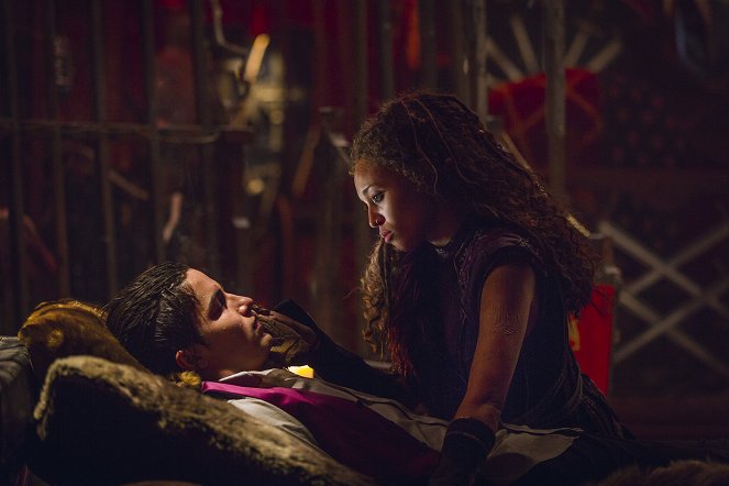 Into the Badlands - Chapter XXI: Carry Tiger to Mountain - Filmfotos - Aramis Knight, Ella-Rae Smith