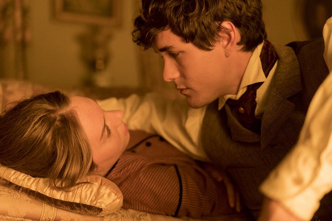 Little Women - Episode 2 - De la película - Maya Hawke, Jonah Hauer-King