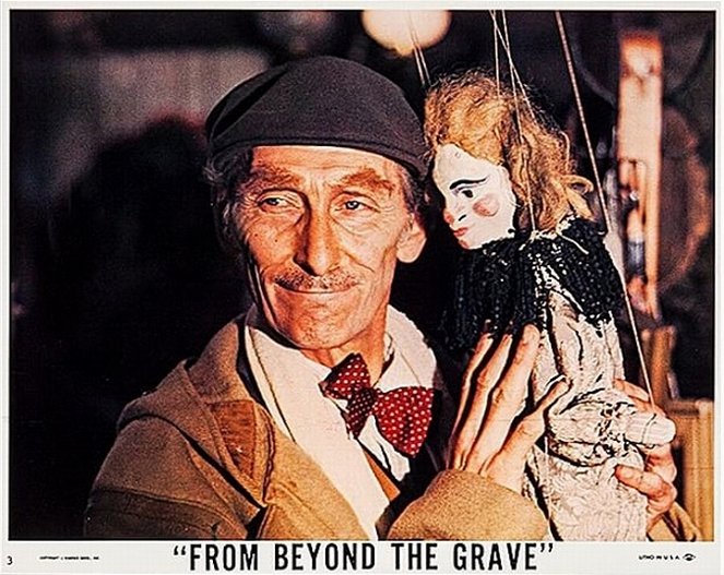 From Beyond the Grave - Vitrinfotók - Peter Cushing