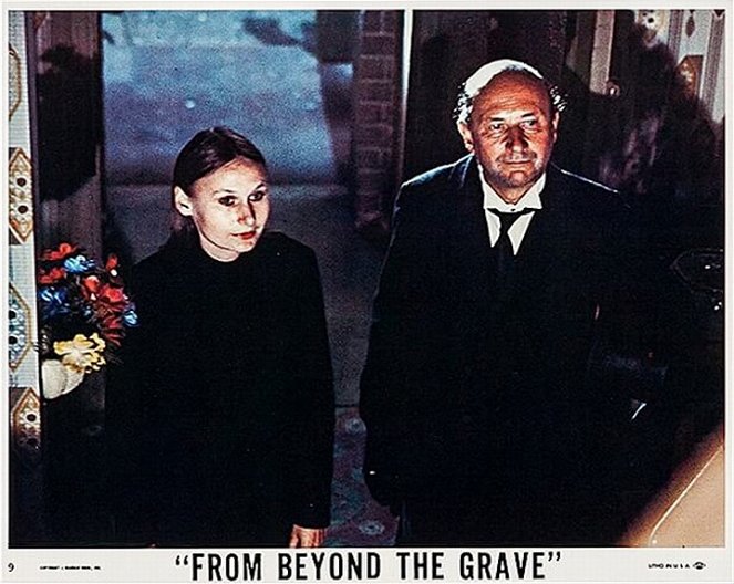 From Beyond the Grave - Vitrinfotók - Angela Pleasence, Donald Pleasence