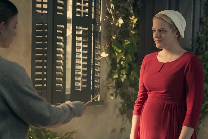 The Handmaid's Tale - First Blood - De la película - Elisabeth Moss