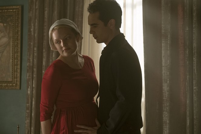 The Handmaid's Tale - Season 2 - First Blood - Kuvat elokuvasta - Elisabeth Moss, Max Minghella