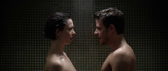Una relación abierta - De la película - Rebecca Hall, François Arnaud
