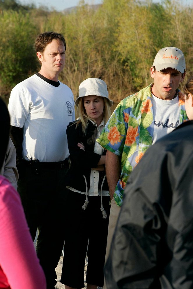 The Office (U.S.) - Beach Games - Photos - Rainn Wilson, Angela Kinsey, Steve Carell