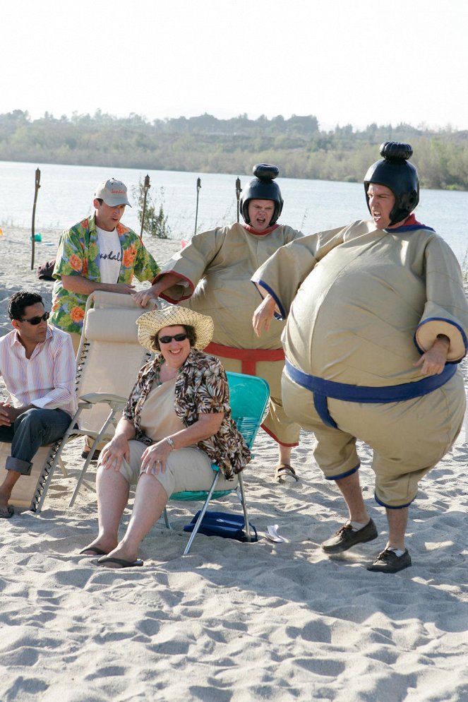 The Office (U.S.) - Season 3 - Beach Games - Photos - Oscar Nuñez, Steve Carell, Phyllis Smith, Rainn Wilson