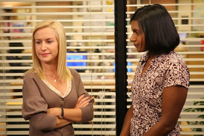 The Office - Launch Party - Van film - Angela Kinsey, Mindy Kaling