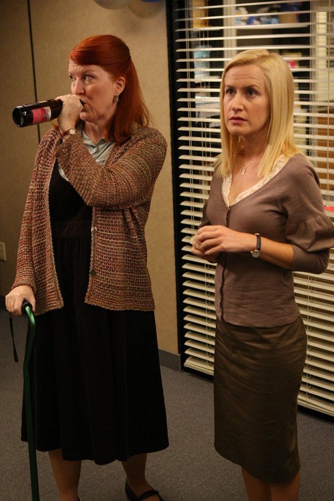 The Office - Launch Party - Van film - Kate Flannery, Angela Kinsey