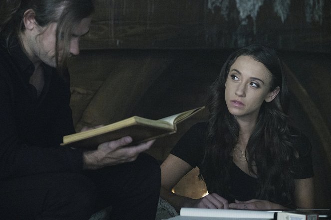 The Magicians - Heroes and Morons - Photos - Jason Ralph, Stella Maeve