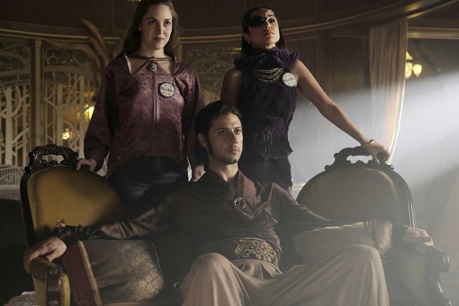 The Magicians - The Fillorian Candidate - Photos - Brittany Curran, Hale Appleman, Summer Bishil