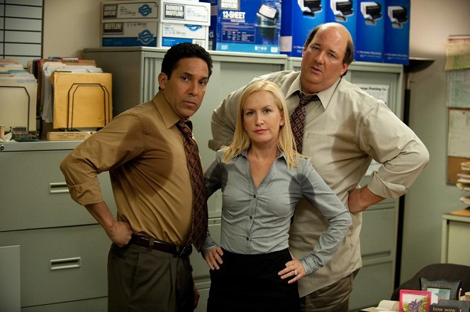 The Office (U.S.) - Suit Warehouse - Photos - Oscar Nuñez, Angela Kinsey, Brian Baumgartner