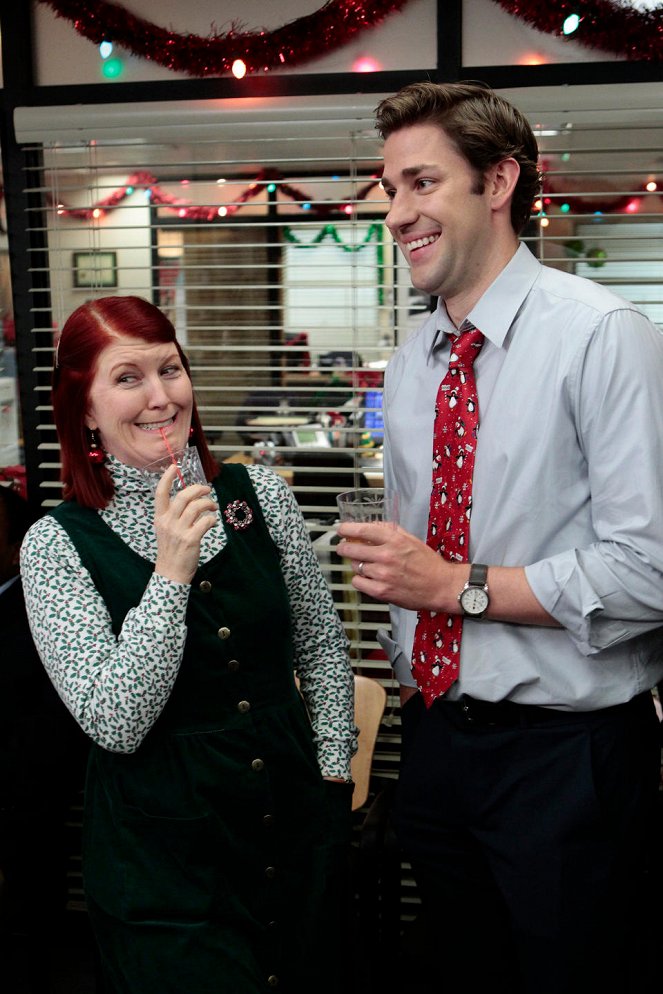 The Office (U.S.) - Season 8 - Christmas Wishes - Photos - Kate Flannery, John Krasinski