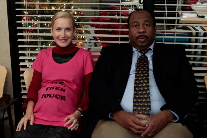 The Office (U.S.) - Season 8 - Christmas Wishes - Photos - Angela Kinsey, Leslie David Baker
