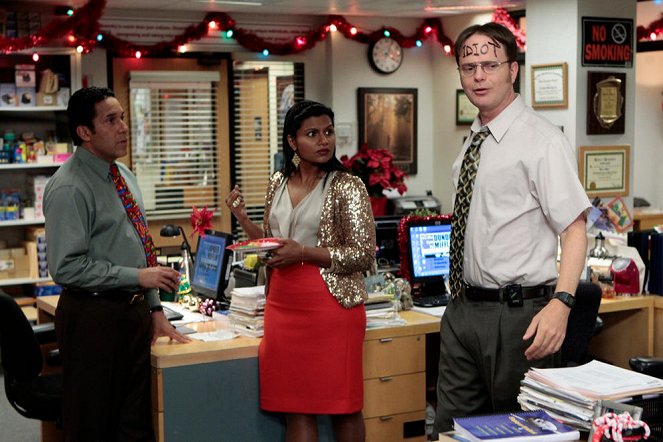 The Office (U.S.) - Season 8 - Christmas Wishes - Photos - Oscar Nuñez, Mindy Kaling, Rainn Wilson
