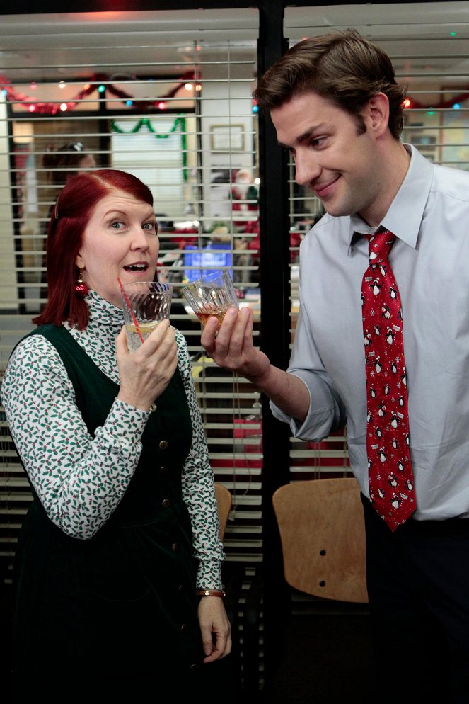The Office (U.S.) - Season 8 - Christmas Wishes - Photos - Kate Flannery, John Krasinski