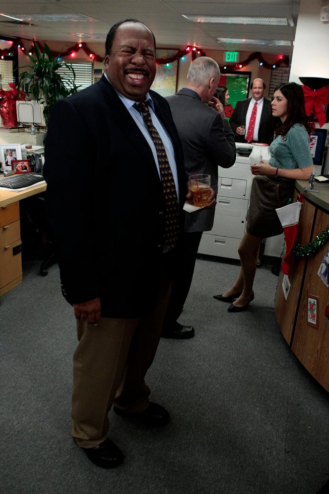 The Office - Christmas Wishes - Photos - Leslie David Baker