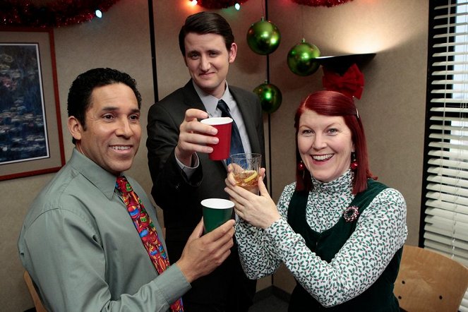 The Office (U.S.) - Season 8 - Christmas Wishes - Photos - Oscar Nuñez, Zach Woods, Kate Flannery
