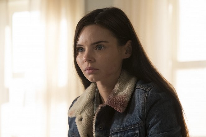 Siren - Aftermath - Do filme - Eline Powell