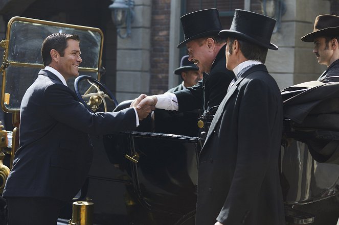 Murdoch Mysteries - The Great White Moose - Photos - Yannick Bisson