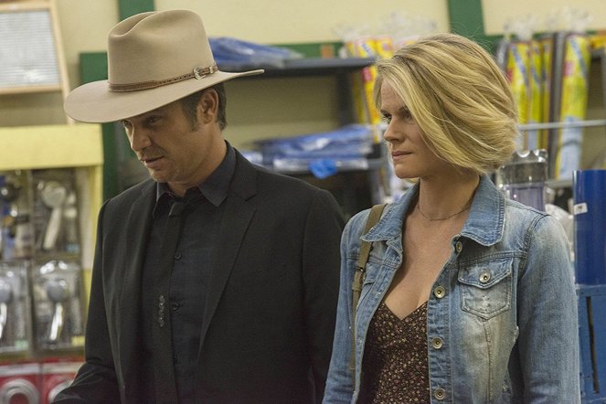 Justified - Sounding - Photos - Timothy Olyphant, Joelle Carter