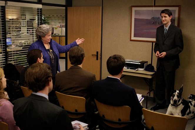 The Office (U.S.) - Manager and Salesman - Photos - Kathy Bates, Zach Woods