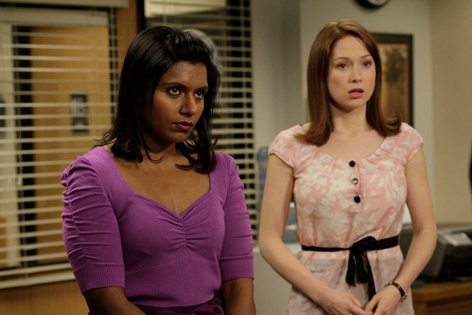 The Office (U.S.) - Manager and Salesman - Photos - Mindy Kaling, Ellie Kemper