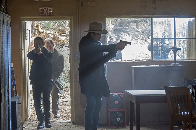 Justified - Fugitive Number One - Photos - Jacob Pitts, Louis Herthum, Timothy Olyphant