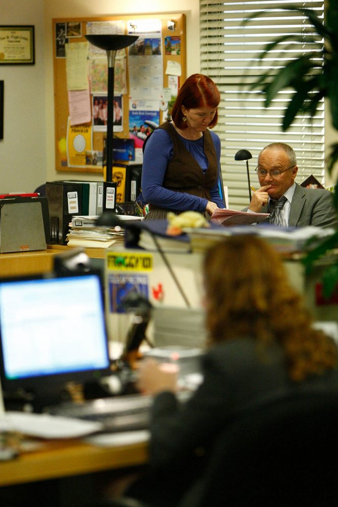 The Office (U.S.) - The Meeting - Photos - Kate Flannery, Creed Bratton