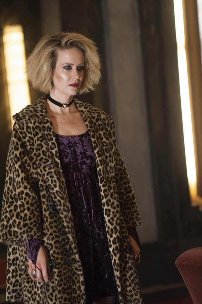 American Horror Story - Checking In - Photos - Sarah Paulson