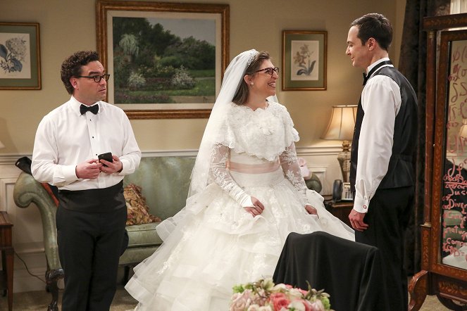 The Big Bang Theory - Der Hochzeitskleid-Hype - Filmfotos - Johnny Galecki, Mayim Bialik, Jim Parsons