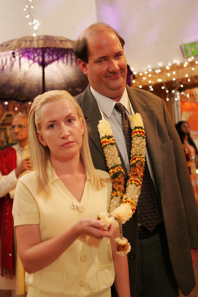 The Office (U.S.) - Diwali - Van film - Angela Kinsey, Brian Baumgartner