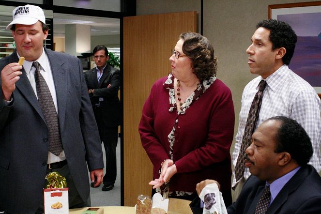 The Office (U.S.) - Season 4 - Dunder Mifflin Infinity - Photos - Brian Baumgartner, Steve Carell, Phyllis Smith, Oscar Nuñez, Leslie David Baker