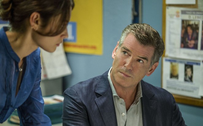 Novembrový muž - Z filmu - Olga Kurylenko, Pierce Brosnan