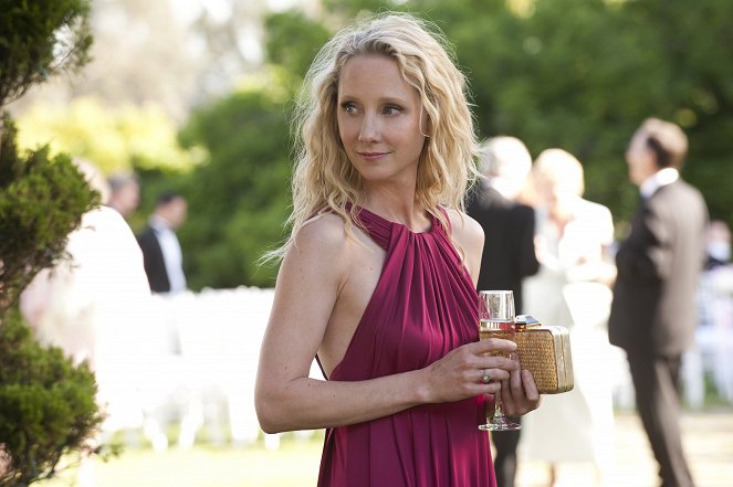 Hung - Season 3 - A Monkey Named Simian or Frances is Not a Fan - Photos - Anne Heche