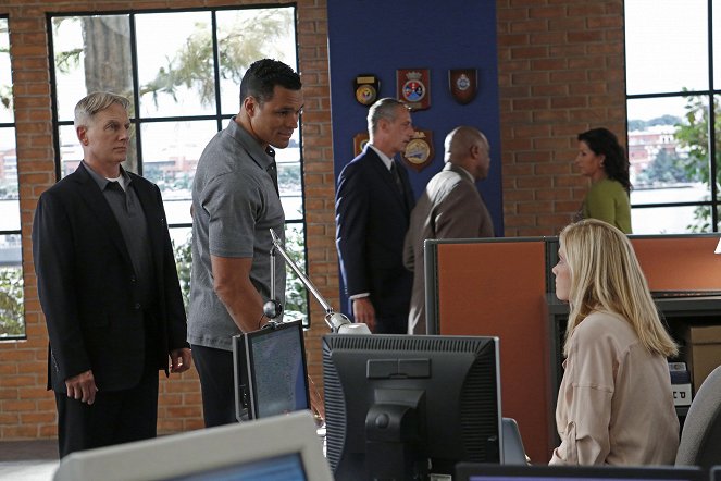 Agenci NCIS - Season 12 - Zabić posłańca - Z filmu - Mark Harmon, Tony Gonzalez, Emily Wickersham
