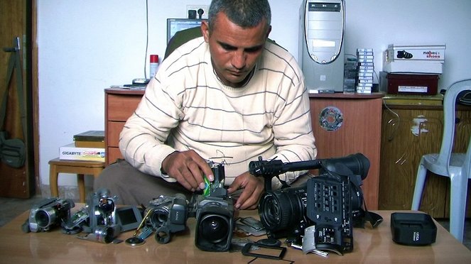 Öt törött kamera - Filmfotók