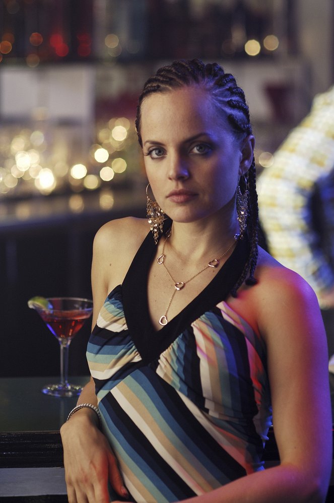 Stuck - Promoción - Mena Suvari