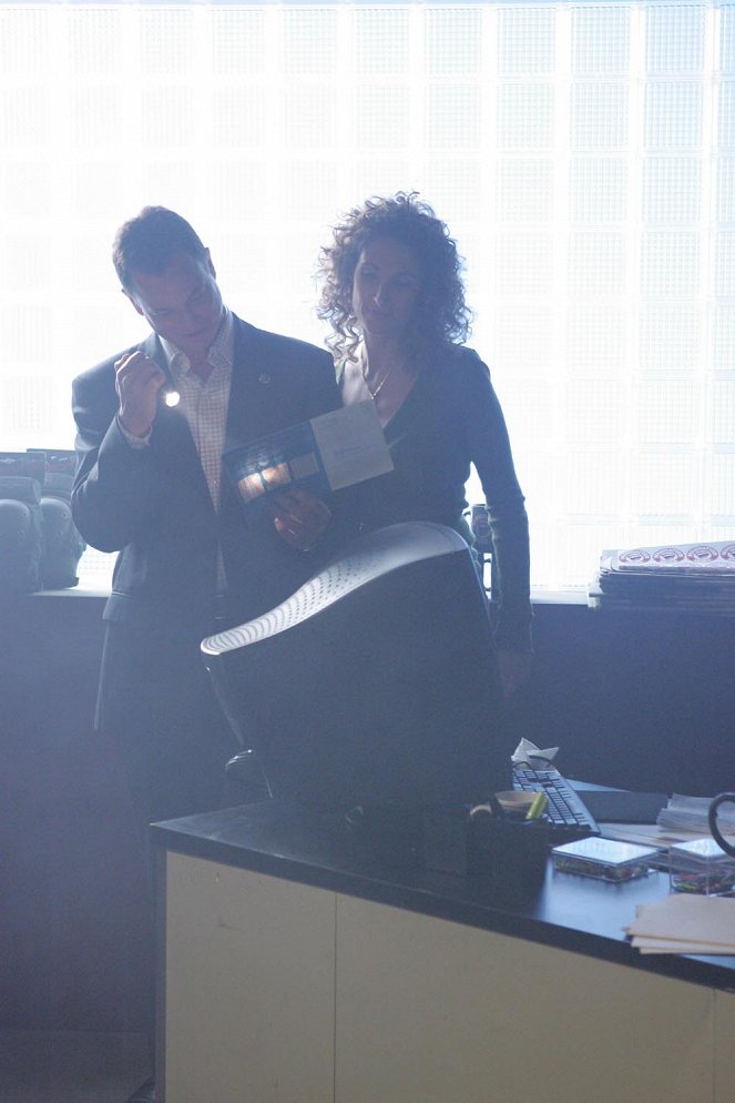 CSI: Kryminalne zagadki Nowego Jorku - Śmierć na torze - Z filmu - Gary Sinise, Melina Kanakaredes