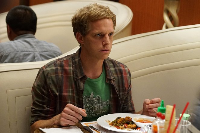 You're the Worst - Season 2 - Side Bitch - Photos - Chris Geere